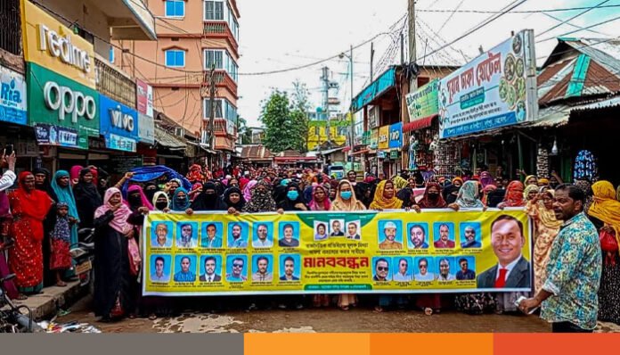 নেত্রকোনায় মামলা প্রত্যাহারের দাবীতে নারীদের বিক্ষোভ মিছিল নেত্রকোনায় মামলা প্রত্যাহারের দাবীতে নারীদের বিক্ষোভ মিছিল