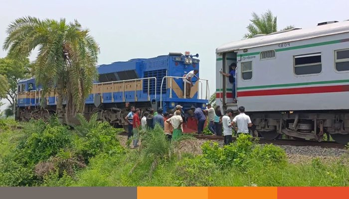 নাটোরে ট্রেনের স্প্রিং ভেঙে বগি বিকল, আহত ২