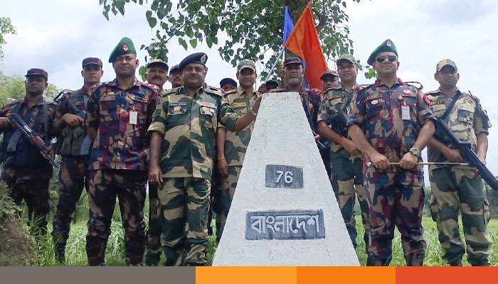 অবৈধভাবে পুশইন ইস্যুতে দর্শনায় বিজিবি-বিএসএফের পতাকা বৈঠক অবৈধভাবে পুশইন ইস্যুতে দর্শনায় বিজিবি-বিএসএফের পতাকা বৈঠক