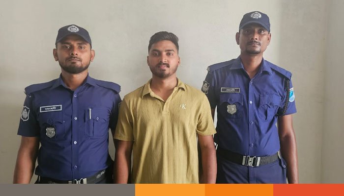 মুন্সিগঞ্জ লঞ্চঘাটে দুই তরুণীকে মারধরের ঘটনায় আটক ১