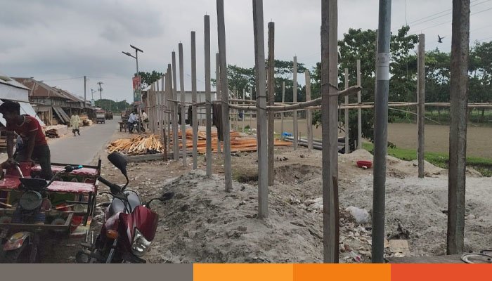 খাস জমি দখল করে সাবেক সেচ্ছাসেবকদল নেতার মার্কেট নির্মাণ