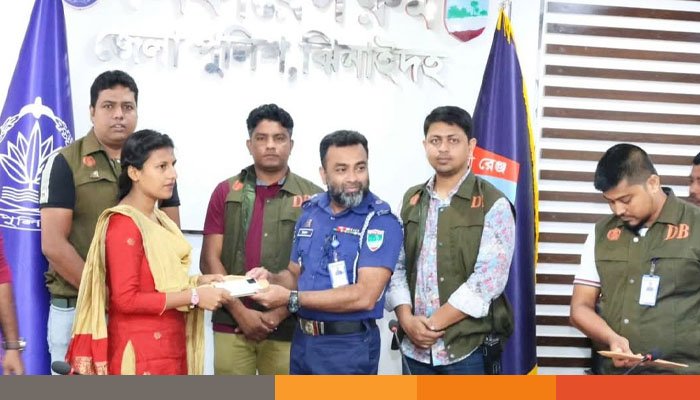 ঝিনাইদহে সাইবার অপরাধ দমন অভিযানে মোবাইল ও অর্থ উদ্ধার ঝিনাইদহে সাইবার অপরাধ দমন অভিযানে মোবাইল ও অর্থ উদ্ধার