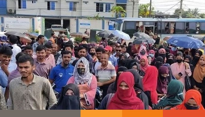 রোহিঙ্গা ক্যাম্পে ১ হাজার ২৫০ শিক্ষক চাকরিচ্যুতের প্রতিবাদে বিক্ষোভ