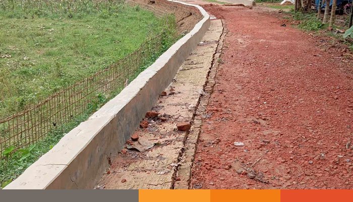 রাঙামাটির লংগদুতে বৃষ্টিতে ধসে গেছে সড়ক