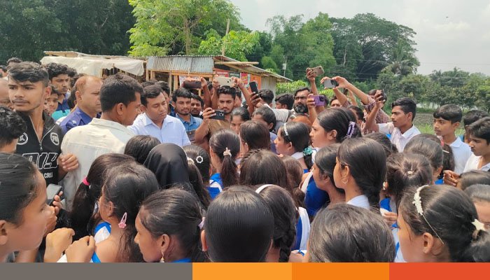 কোটালীপাড়ায় ছাত্রীকে কুপ্রস্তাব, প্রধান শিক্ষককে গণধোলাই