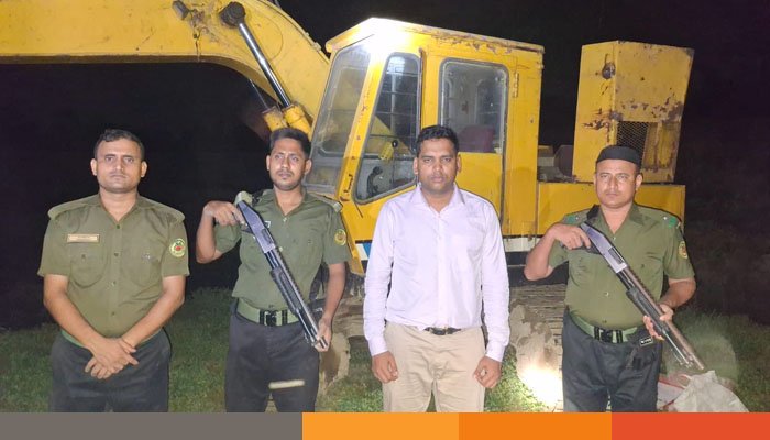 ফেনীর দাগনভূঞায় ফসলি জমির মাটি কাটার বিরুদ্ধে অভিযান ফেনীর দাগনভূঞায় ফসলি জমির মাটি কাটার বিরুদ্ধে অভিযান