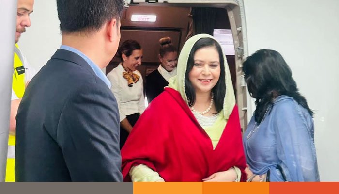 ১৭ বছর পর দেশে ফিরলেন জোবাইদা রহমান ১৭ বছর পর দেশে ফিরলেন জোবাইদা রহমান