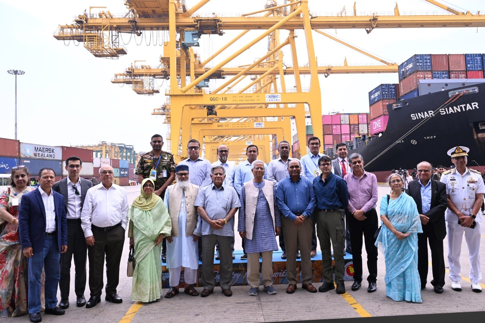 CTG PORT CA চট্টগ্রাম বন্দর পরিদর্শন করেছেন ড. ইউনূস