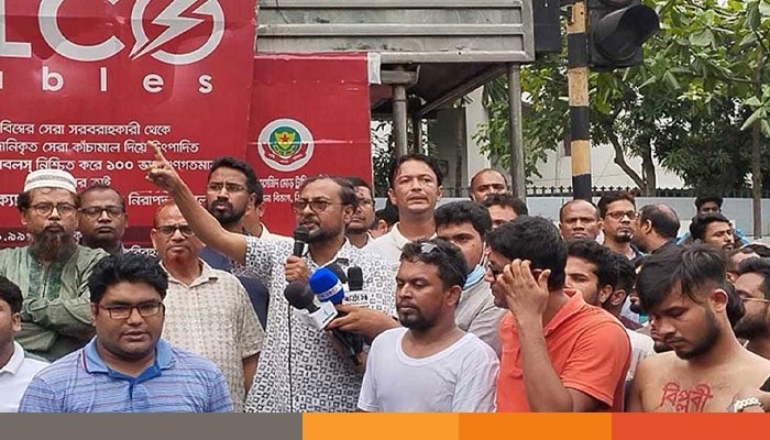 জুমার নামাজের পর জবি শিক্ষক-শিক্ষার্থীদের গণঅনশন