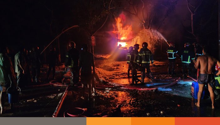 ঝিনাইদহের কালীগঞ্জে ৪ ব্যবসা প্রতিষ্ঠানে আগুন ঝিনাইদহের কালীগঞ্জে ৪ ব্যবসা প্রতিষ্ঠানে আগুন