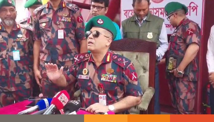 ভাসমান বিওপি সীমান্তে অপরাধ দমনে কাজ করবে: বিজিবি মহাপরিচালক