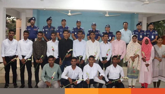 জয়পুরহাটে স্বচ্ছ নিয়োগে প্রশংসিত পুলিশ সুপার