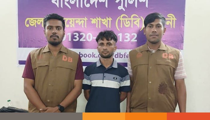 ফেনীতে ডিবির অভিযানে ৪০০ পিস ইয়াবাসহ মাদক ব্যবসায়ী গ্রেপ্তার