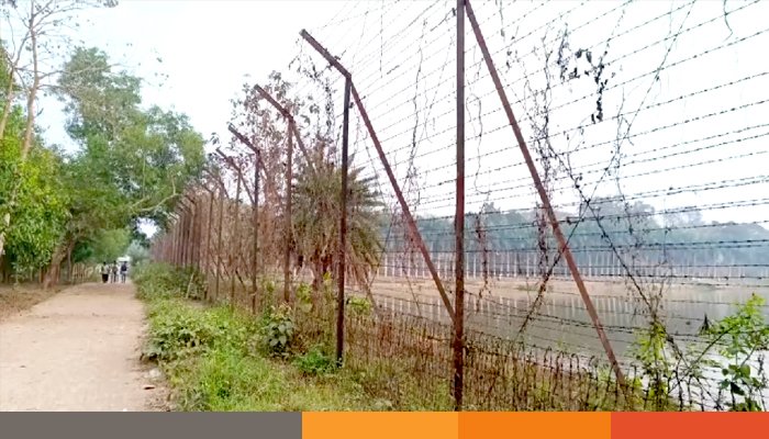 ব্রাহ্মণবাড়িয়া সীমান্ত দিয়ে বিএসএফের পুশইনের শঙ্কায় লাঠি নিয়ে পাহারায় গ্রামবাসী