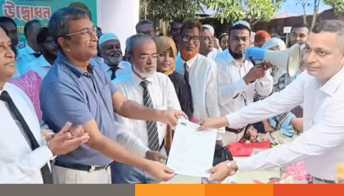 চাঁদপুর আাদলত প্রাঙ্গণে বিএনপির সদস্য ফরম বিতরণ ও নবায়ন কর্মসূচি