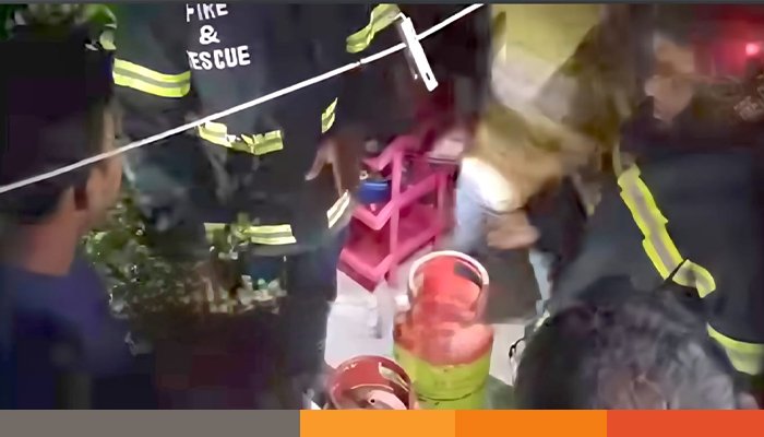 চুয়াডাঙ্গায় যুবলীগ নেতার বাড়িতে বিস্ফোরণ: কিশোর দগ্ধ চুয়াডাঙ্গায় যুবলীগ নেতার বাড়িতে বিস্ফোরণ: কিশোর দগ্ধ