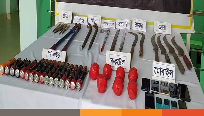 অস্ত্র ও ককটেলসহ ডাকাত দলের সাত সদস্য গ্রেপ্তার অস্ত্র ও ককটেলসহ ডাকাত দলের সাত সদস্য গ্রেপ্তার
