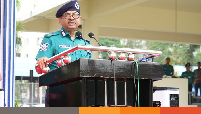 জনগণকে কাঙ্ক্ষিত আইনানুগ সেবা দেওয়ার মাধ্যমে জনগণের মন জয় করতে হবে: ডিএমপি কমিশনার