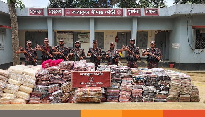 ফেনীতে বিজিবির অভিযান: কোটি টাকার ভারতীয় শাড়ী-কাপড় জব্দ ফেনীতে বিজিবির অভিযান: কোটি টাকার ভারতীয় শাড়ী-কাপড় জব্দ