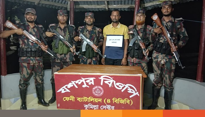 ফেনীতে ভুয়া এনএসআই কর্মকর্তা আটক ফেনীতে ভুয়া এনএসআই কর্মকর্তা আটক