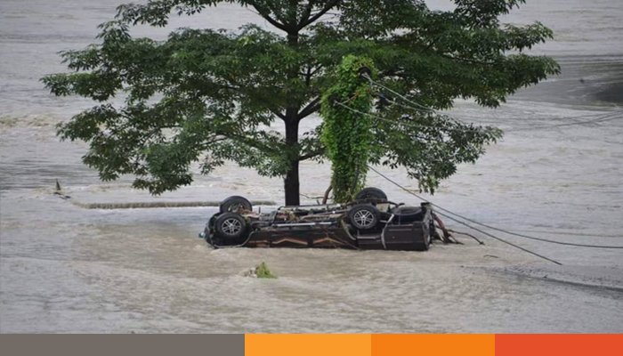 তিস্তায় হাজার ফুট নিচে পর্যটকবাহী গাড়ি, নিহত ১