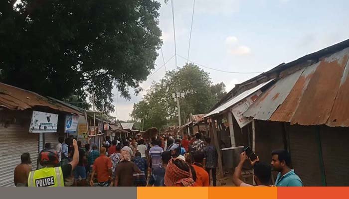 তুচ্ছ ঘটনায় সংঘর্ষে হরিনাকুন্ডে আহত অন্তত ৩০