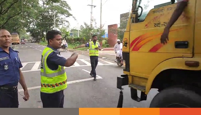 ঝিনাইদহে মহাসড়কে শৃঙ্খলা নিশ্চিতে ভ্রাম্যমাণ আদালত ও যৌথ অভিযান পরিচালনা ঝিনাইদহে মহাসড়কে শৃঙ্খলা নিশ্চিতে ভ্রাম্যমাণ আদালত ও যৌথ অভিযান পরিচালনা