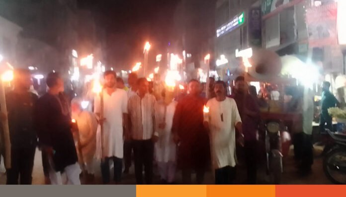 আওয়ামী লীগ নিষিদ্ধের দাবিতে জয়পুরহাটে মশাল মিছিল আওয়ামী লীগ নিষিদ্ধের দাবিতে জয়পুরহাটে মশাল মিছিল