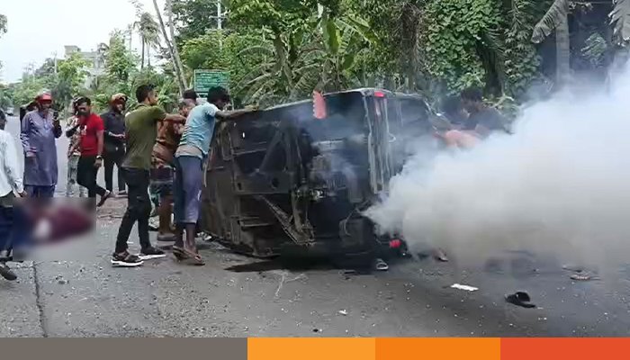 খুলনায় মাহিন্দ্রা-লরির সংঘর্ষে নিহত ৩ খুলনায় মাহিন্দ্রা-লরির সংঘর্ষে নিহত ৩