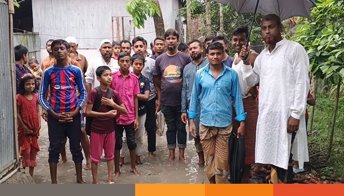 ৫ শতাধিক পরিবারে কৃত্রিম জলাবদ্ধতা সৃষ্টি করেছে হাজীর বিলাশবহুল কাজী বাড়ি ৫ শতাধিক পরিবারে কৃত্রিম জলাবদ্ধতা সৃষ্টি করেছে হাজীর বিলাশবহুল কাজী বাড়ি