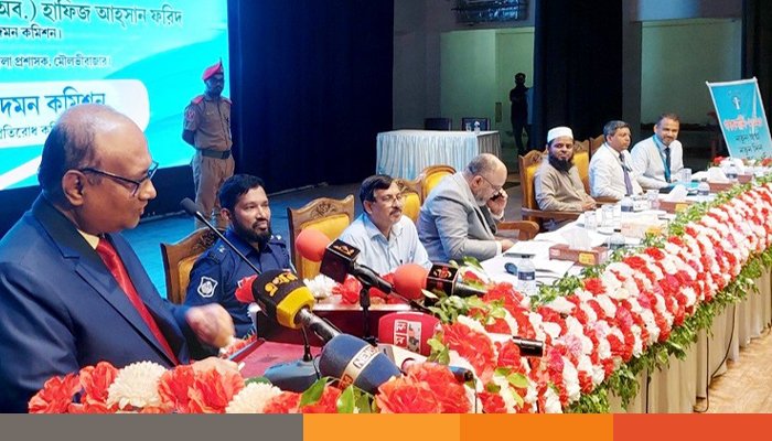 সাবেক প্রধানমন্ত্রীর পরিবারের বিরুদ্ধেও দুর্নীতি তদন্ত চলছে: দুদক চেয়ারম্যান