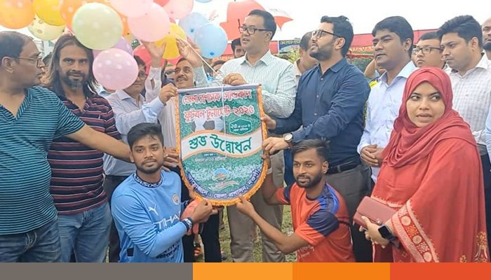 নওগাঁয় জেলা প্রশাসক গোল্ডকাপ ফুটবল টুর্নামেন্ট শুরু