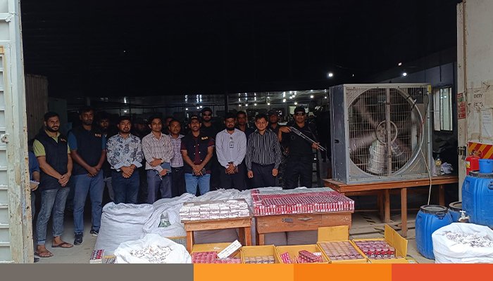 সিদ্ধিরগঞ্জে রয়েল সিগারেট কোম্পানীতে অভিযান