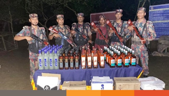 নেত্রকোনায় সীমান্ত এলাকা থেকে মালিকবিহীন ভারতীয় মদ জব্দ