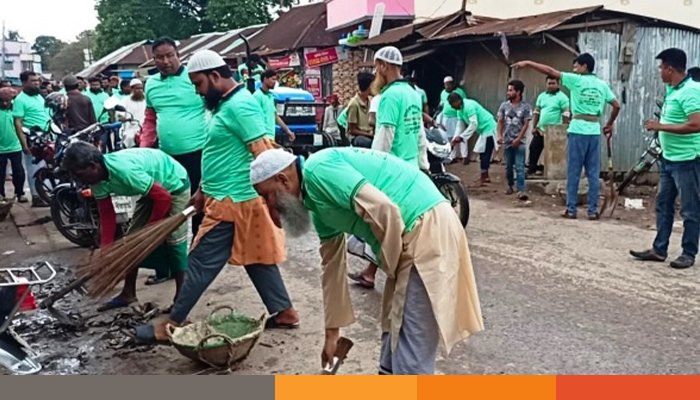নেত্রকোনার কলমাকান্দায় বিএনপির কেন্দ্রীয় নেতার নির্দেশে বাজার পরিষ্কার-পরিচ্ছন্নতা