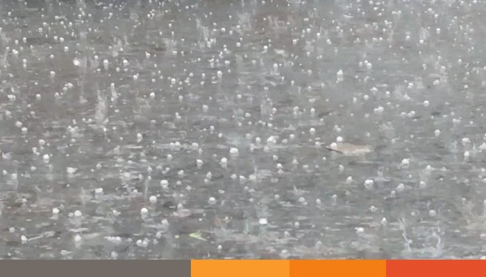 রাঙামাটিতে তপ্ত দুপুরে খানিক স্বস্তি দিল শীলাবৃষ্টি রাঙামাটিতে তপ্ত দুপুরে খানিক স্বস্তি দিল শীলাবৃষ্টি