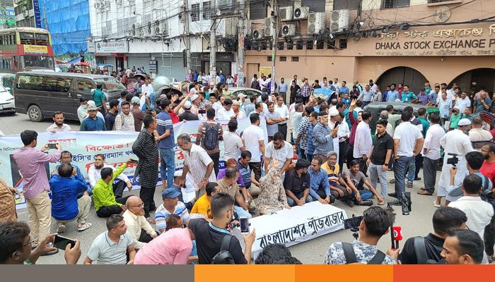 শেয়ার বাজার: বিক্ষুব্ধ বিনিয়োগকারীদের কফিন মিছিল