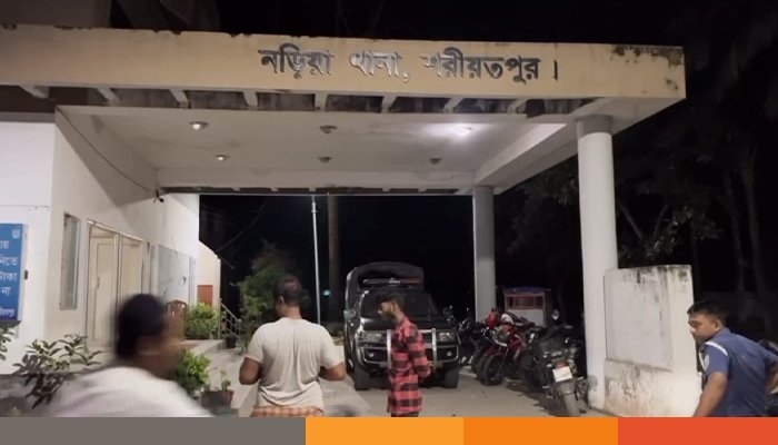 শরীয়তপুরে পুলিশের উপর ছাত্রদলের হামলায় আহত এক পুলিশ সদস্য