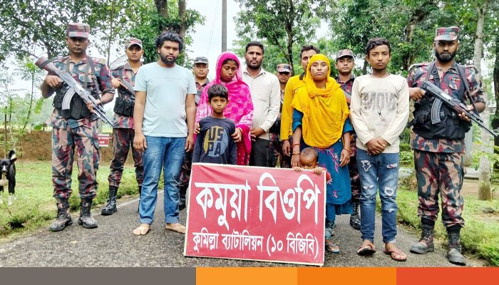 অবৈধভাবে বাংলাদেশে অনুপ্রবেশের দায়ে ৫২জন আটক