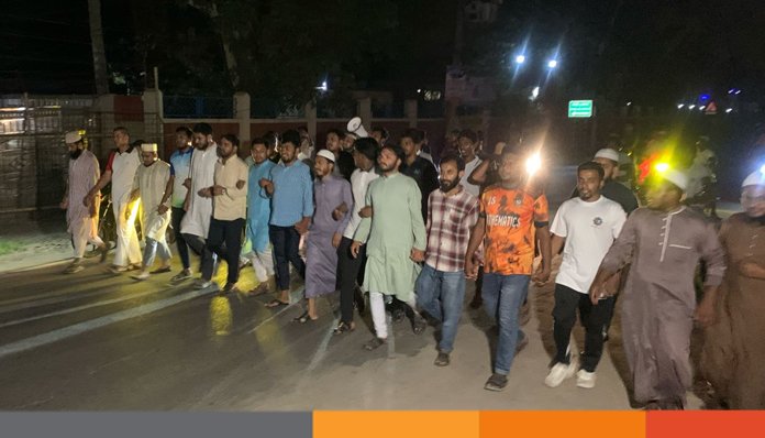 আ.লীগ নিষিদ্ধের খবরে চুয়াডাঙ্গায় ছাত্রসমাজের উল্লাস, নফল নামাজ ও মিছিল আ.লীগ নিষিদ্ধের খবরে চুয়াডাঙ্গায় ছাত্রসমাজের উল্লাস, নফল নামাজ ও মিছিল