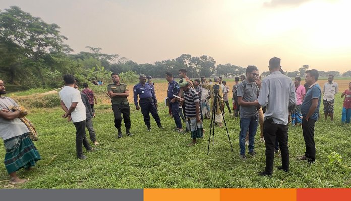 কৃষিজমির মাটি কাটায় বিএনপি নেতাকে লাখ টাকা জরিমানা,ভেকু জব্দ কৃষিজমির মাটি কাটায় বিএনপি নেতাকে লাখ টাকা জরিমানা,ভেকু জব্দ