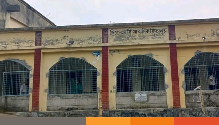 গাংনীর দেবীপুর স্কুলে শিক্ষার নামে প্রাইভেটের রাজত্ব!