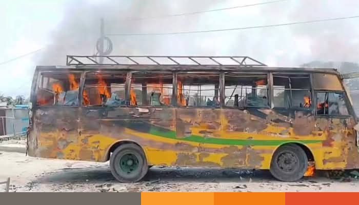 গোপালগঞ্জে দুই বাসের মধ্যে চাপা পড়ে মোটরসাইকেল চালক নিহত, বাসে আগুন দিল জনতা