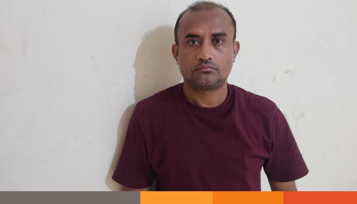 চিকিৎসার জন্য ভারত যাওয়ার সময় কেন্দ্রীয় যুবলীগ নেতা গ্রেফতার