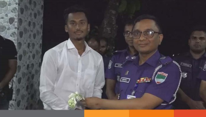 ঝিনাইদহ ১২০ টাকায় পুলিশে চাকরি পেল ২৫ জন ঝিনাইদহ ১২০ টাকায় পুলিশে চাকরি পেল ২৫ জন