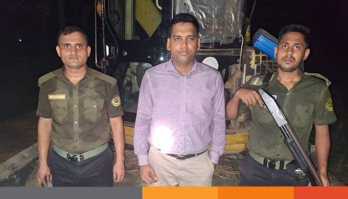 দাগনভূঞায় রাতভর অভিযান: ফসলি জমির মাটি কাটা বন্ধে পিকআপ জব্দ, এস্কেভেটর অকেজো