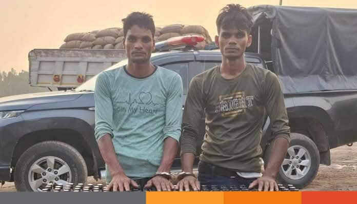 নাটোরে ৩৬৫ বোতল ফেন্সিডিলসহ দুই ভাই আটক নাটোরে ৩৬৫ বোতল ফেন্সিডিলসহ দুই ভাই আটক