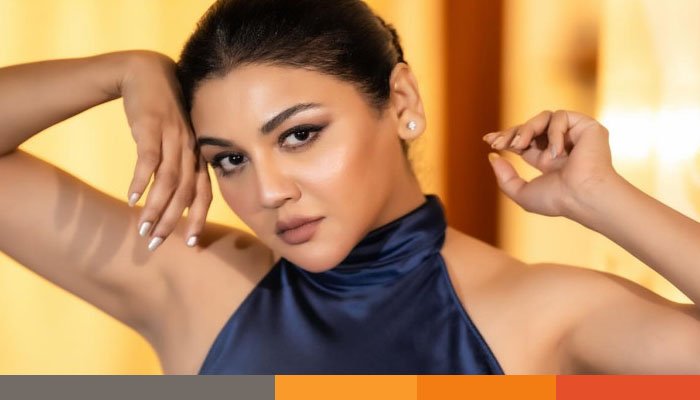 নেভি ব্লু ড্রেসে জয়ার মুগ্ধতা নেভি ব্লু ড্রেসে জয়ার মুগ্ধতা