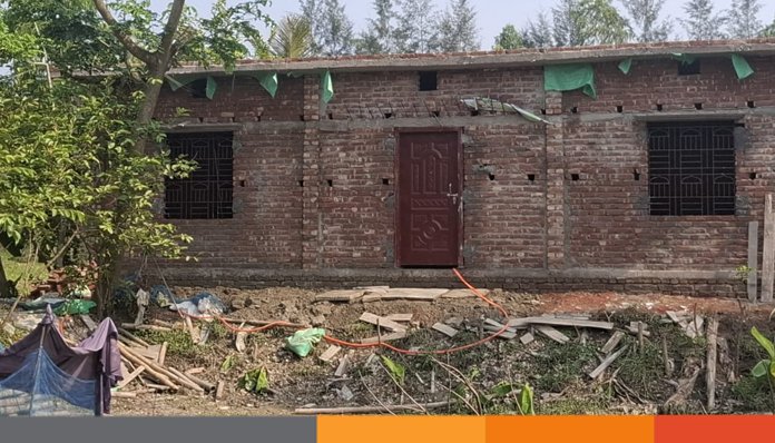 নোয়াখালীতে আদালতের আদেশ অমান্য করে দালান নির্মাণ