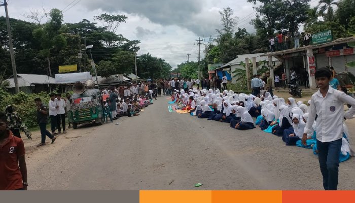 নোয়াখালীতে ছাত্রদলকর্মী রাফির হত্যাকারীকে গ্রেপ্তারের দাবিতে সড়ক অবরোধ, বিক্ষোভ নোয়াখালীতে ছাত্রদলকর্মী রাফির হত্যাকারীকে গ্রেপ্তারের দাবিতে সড়ক অবরোধ, বিক্ষোভ